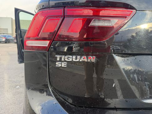 Used 2020 Volkswagen Tiguan SE R-Line image 24