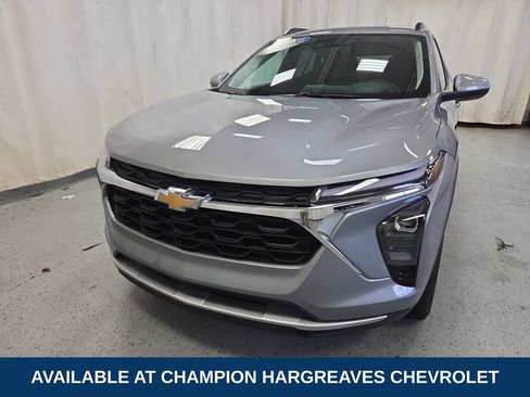 Used 2024 Chevrolet Trax LT w/ Driver Confidence Package FWD image 39