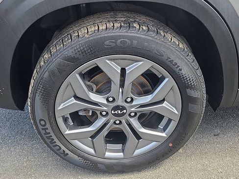 Certified 2024 Kia Seltos LX AWD/4WD image 9