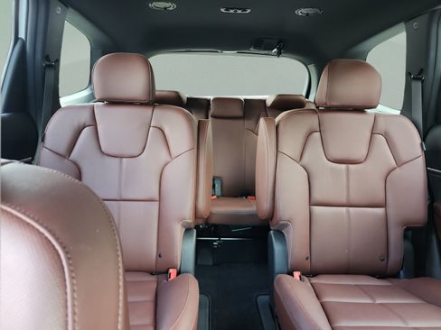Used 2024 Kia Telluride EX w/ EX Captain's Chair Package FWD image 18