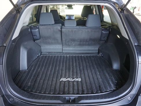 Used 2023 Toyota RAV4 LE AWD/4WD image 9