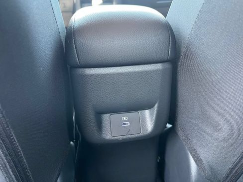 Used 2025 Nissan Versa SV FWD image 22