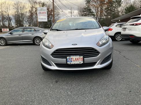 Used 2019 Ford Fiesta SE image 2