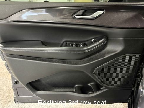 Used 2023 Jeep Grand Cherokee L Laredo image 10