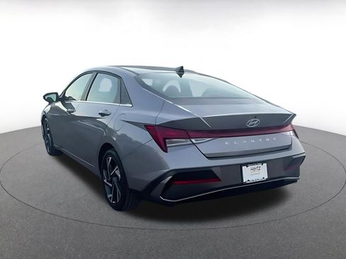 Used 2025 Hyundai Elantra SEL image 11