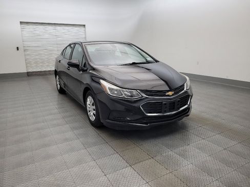 Used 2017 Chevrolet Cruze LS FWD image 13