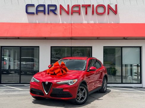 Used 2018 Alfa Romeo Stelvio Sport w/ Quick Order Package 22J Sport AWD/4WD image 2