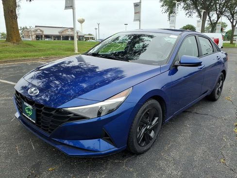 Used 2023 Hyundai Elantra SEL w/ Cargo Package FWD image 3