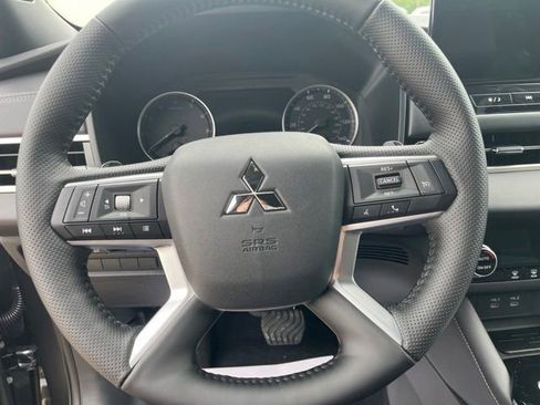 New 2026 Mitsubishi Outlander LE FWD image 11