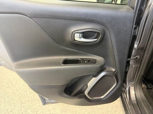 Used 2018 Jeep Renegade Limited AWD/4WD image 25