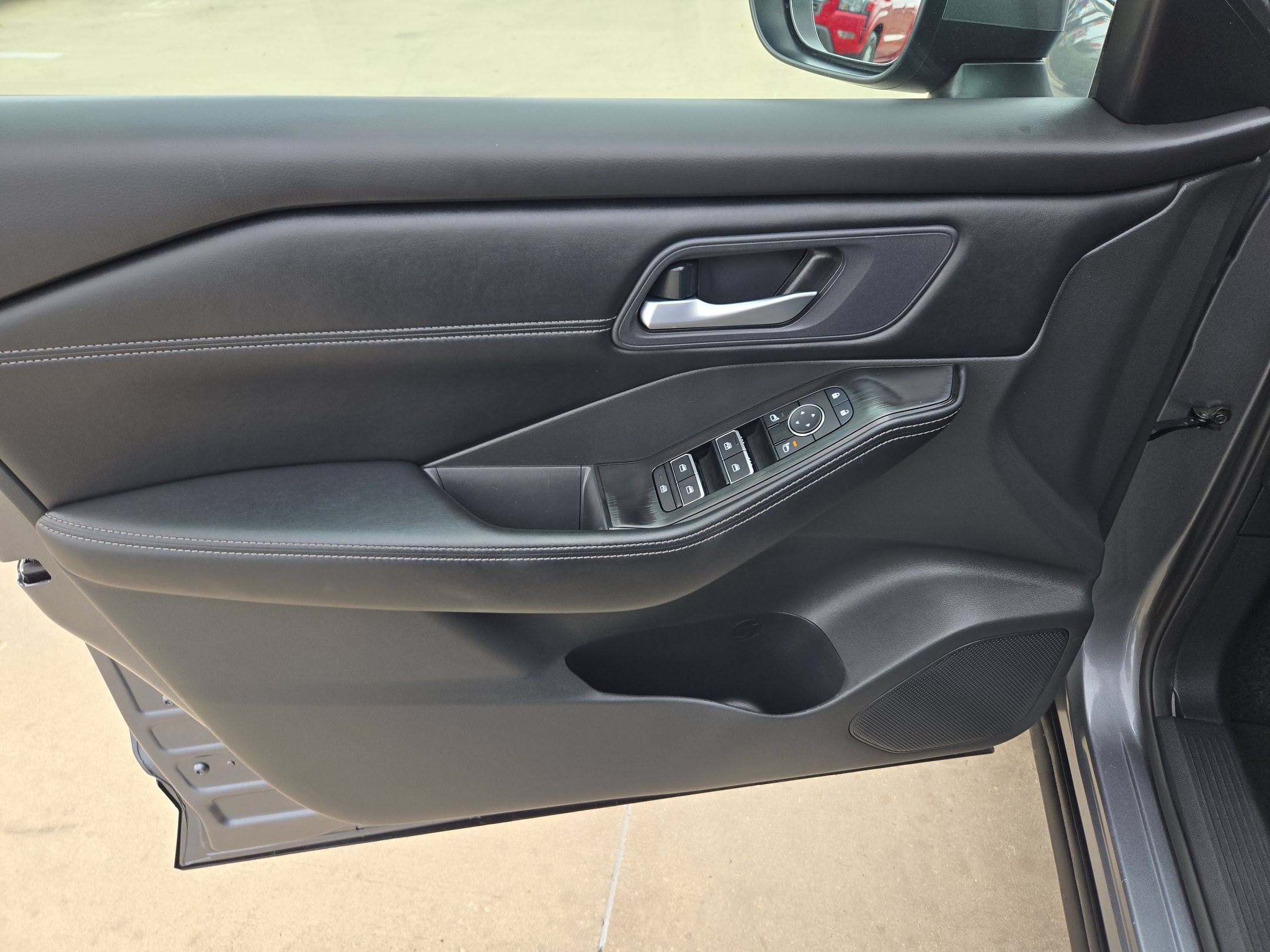 Certified 2026 Nissan Rogue SL FWD image 11