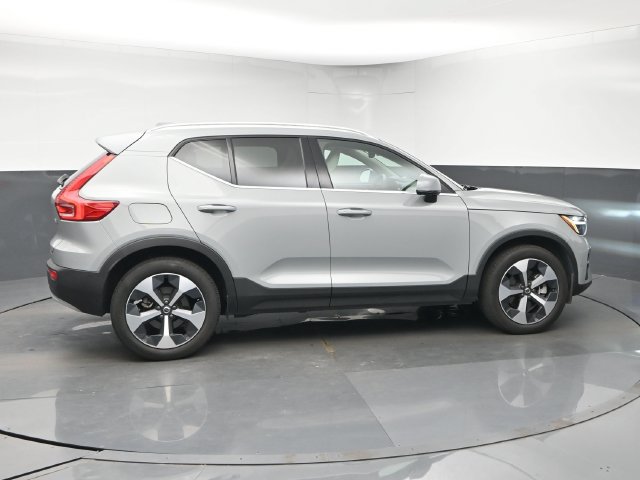 Used 2024 Volvo XC40 B5 Plus AWD/4WD image 9