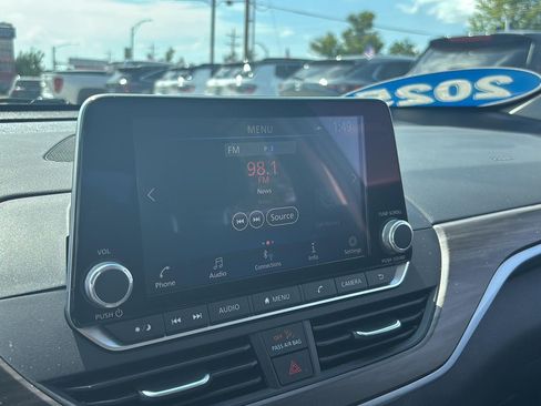 Used 2025 Nissan Altima 2.5 SV FWD image 16