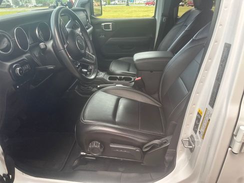 Used 2022 Jeep Wrangler Unlimited Sahara AWD/4WD image 10