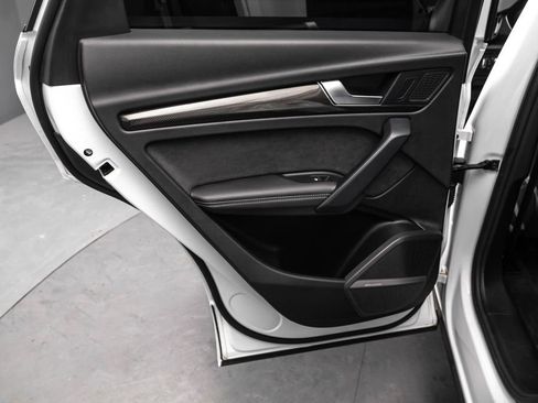 Used 2023 Audi SQ5 Prestige w/ Prestige Package image 31