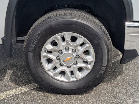 Used 2024 Chevrolet Silverado 2500 LTZ image 11