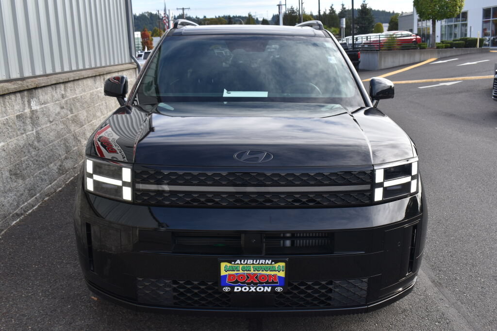 Used 2025 Hyundai Santa Fe Calligraphy AWD/4WD image 2