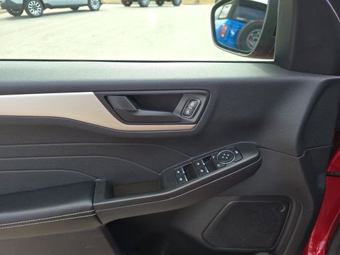 Certified 2022 Ford Escape SE w/ SE Sport Appearance Package image 12