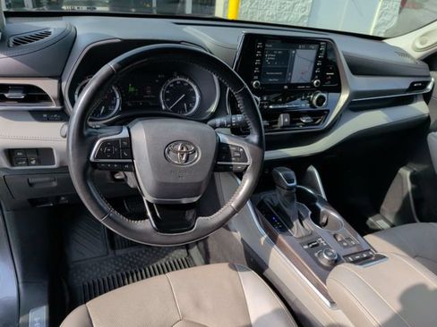 Used 2022 Toyota Highlander Limited AWD/4WD image 12