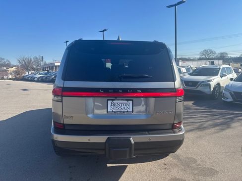 Used 2024 Lexus GX 550 w/ Accessory Package (2T) AWD/4WD image 35