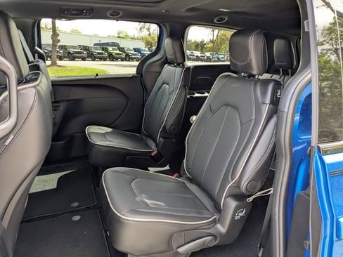 New 2026 Chrysler Pacifica Limited w/ S Appearance Package FWD image 14