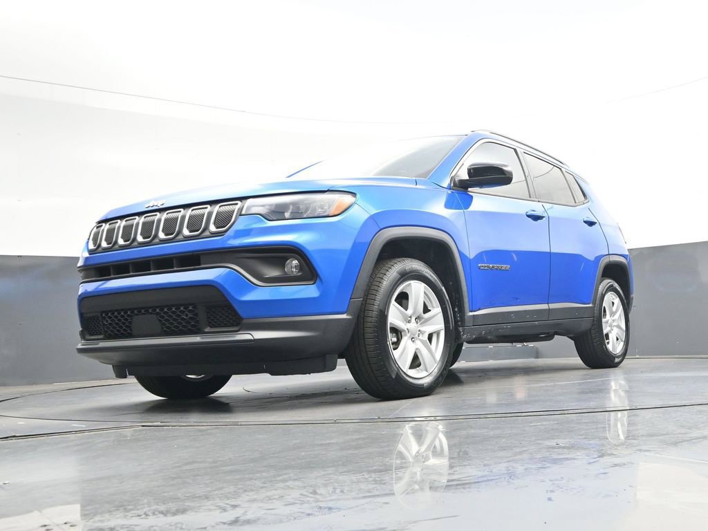 Used 2022 Jeep Compass Latitude w/ Convenience Group AWD/4WD image 39