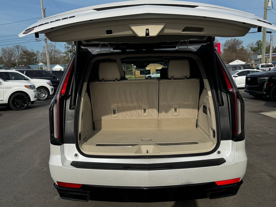 Used 2024 Cadillac Escalade Sport Platinum w/ LPO, ONYX Package AWD/4WD image 52