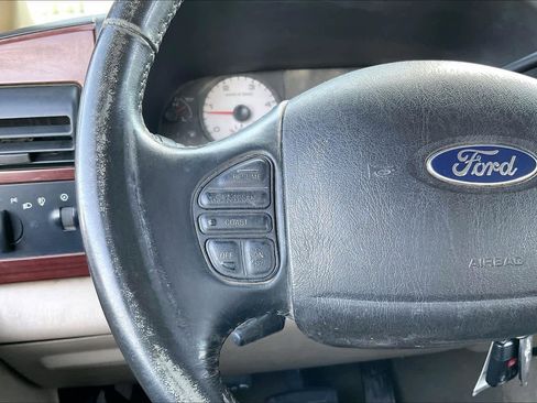 Used 2005 Ford F250 Lariat image 23