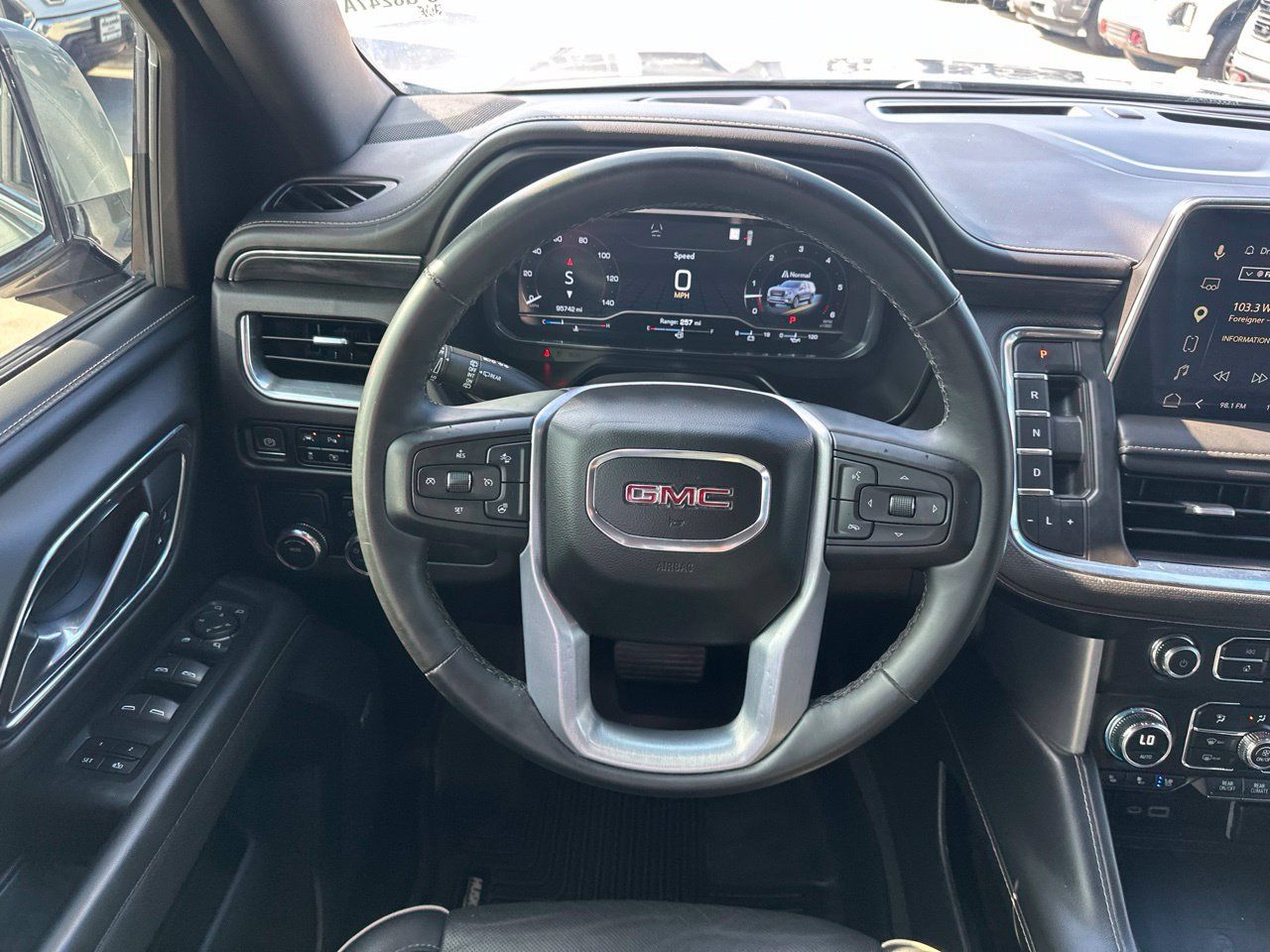 Used 2023 GMC Yukon XL SLT w/ SLT Premium Package RWD image 11