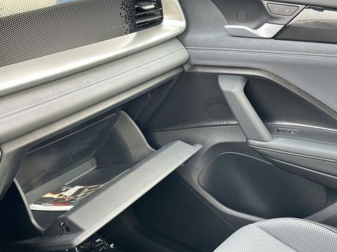 New 2025 Volkswagen Tiguan SE image 31