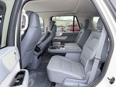 Used 2022 Lincoln Navigator Black Label AWD/4WD image 3