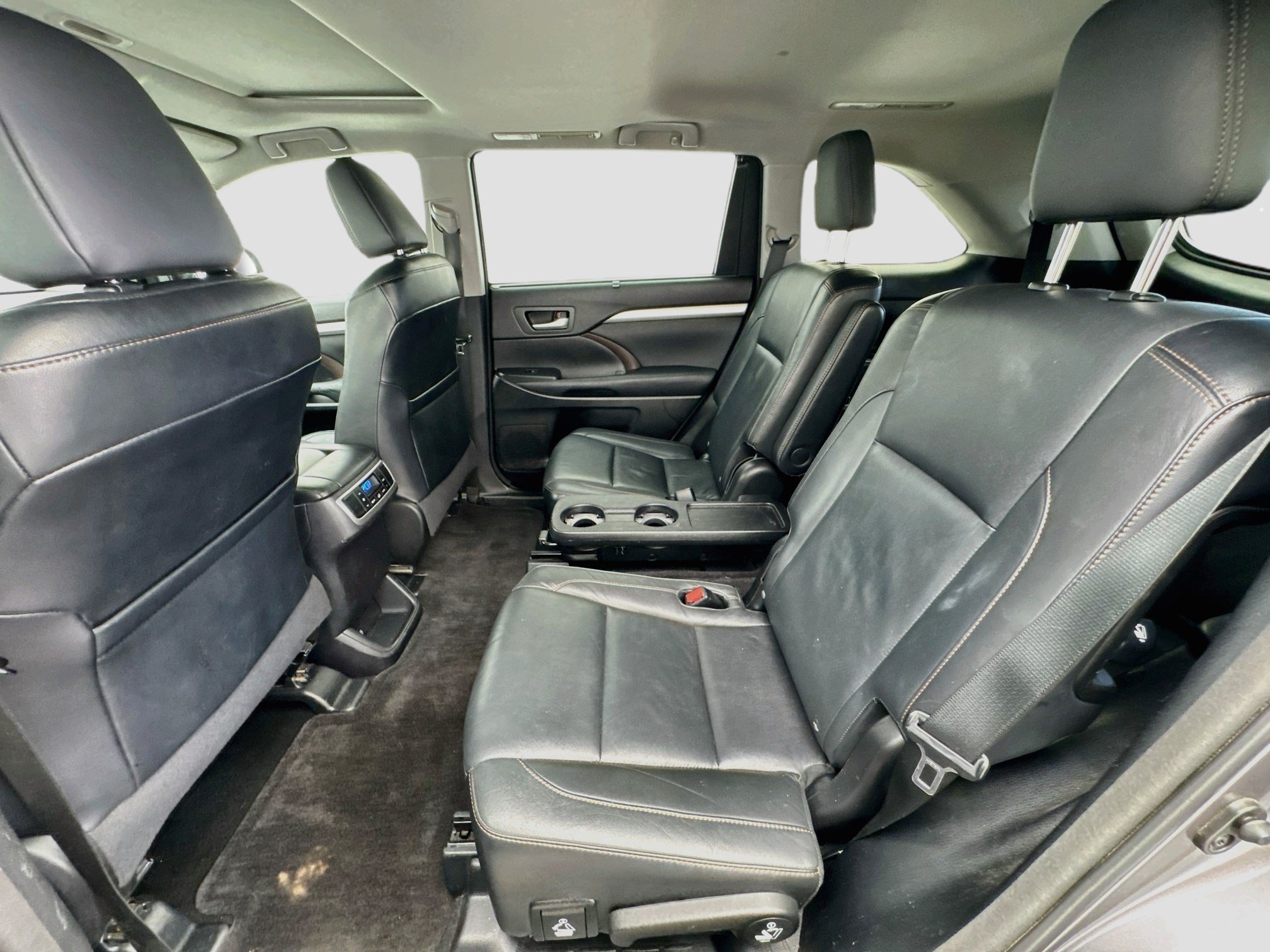 Used 2015 Toyota Highlander XLE FWD image 16