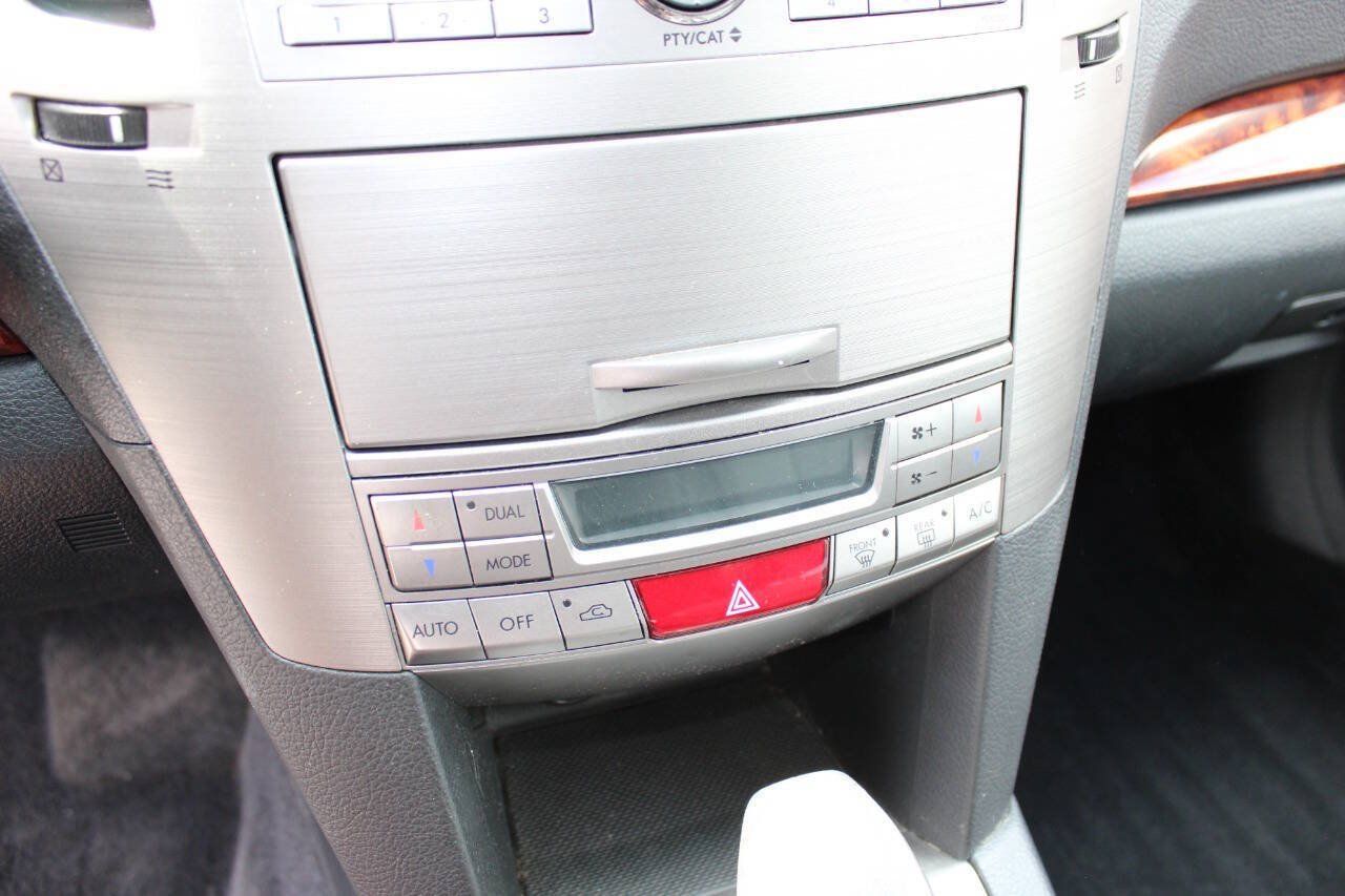 Used 2010 Subaru Outback 2.5i Limited AWD/4WD image 16