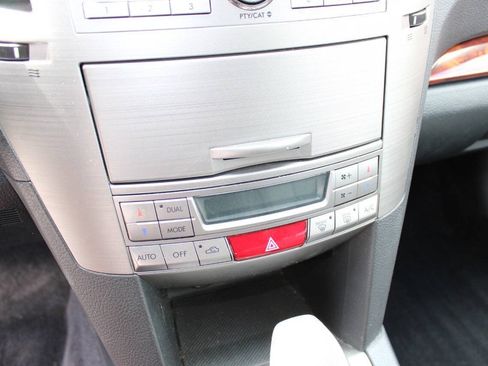 Used 2010 Subaru Outback 2.5i Limited AWD/4WD image 16