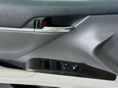 Certified 2022 Toyota Camry SE image 23