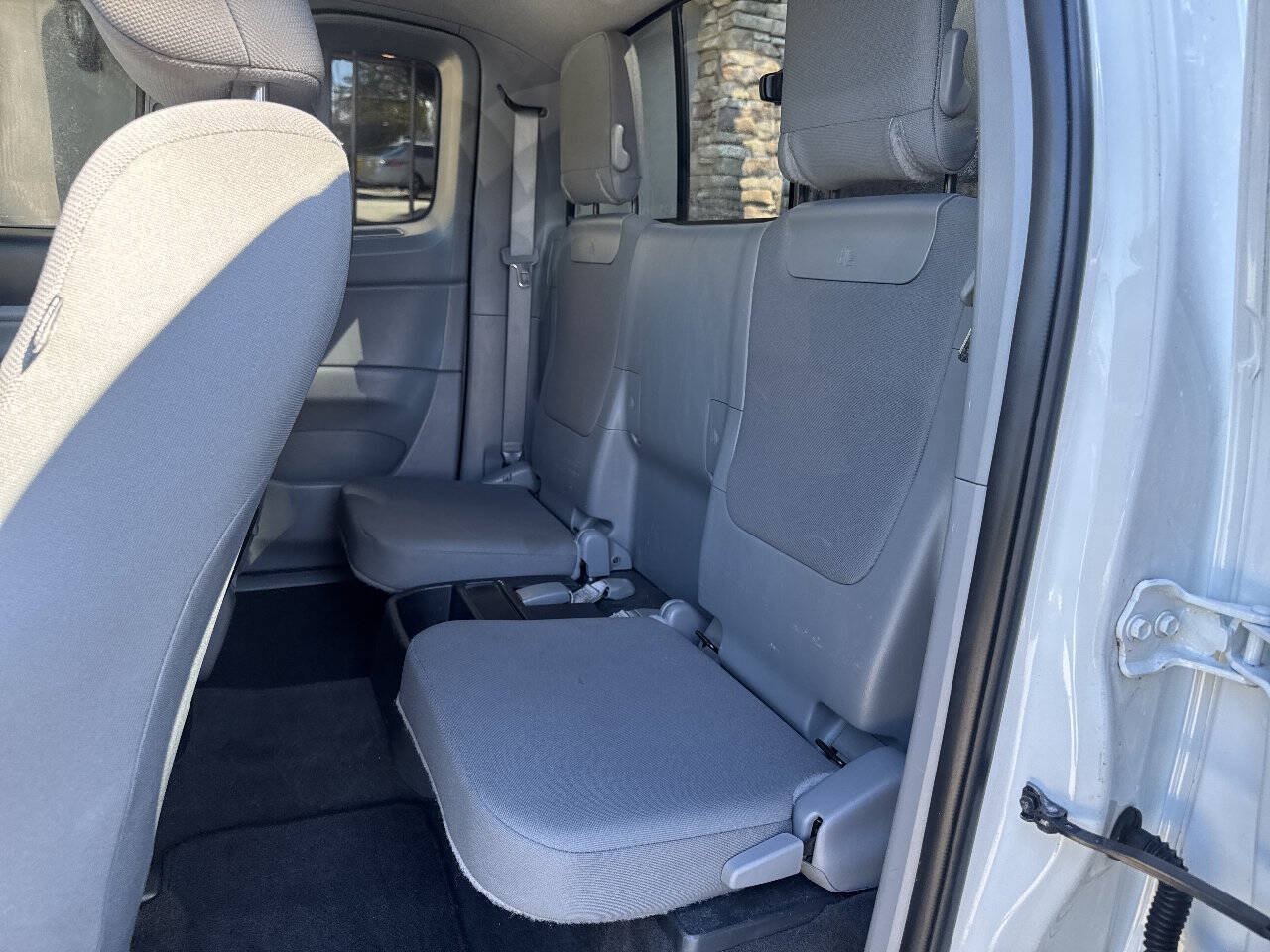 Used 2015 Toyota Tacoma 2WD Access Cab w/ SR5 Package image 10