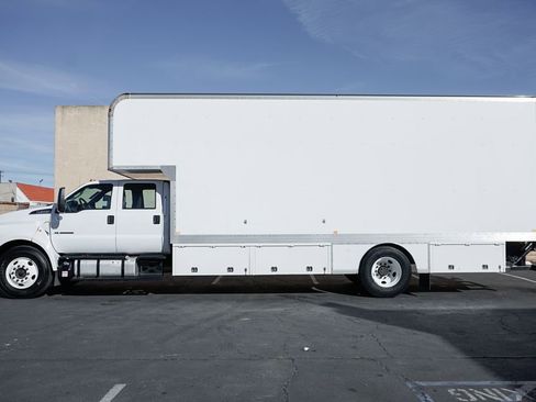 Used 2016 Ford F650 2WD Crew Cab Super Duty image 5