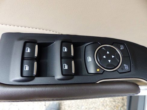 Used 2019 Lincoln MKC Premiere image 19