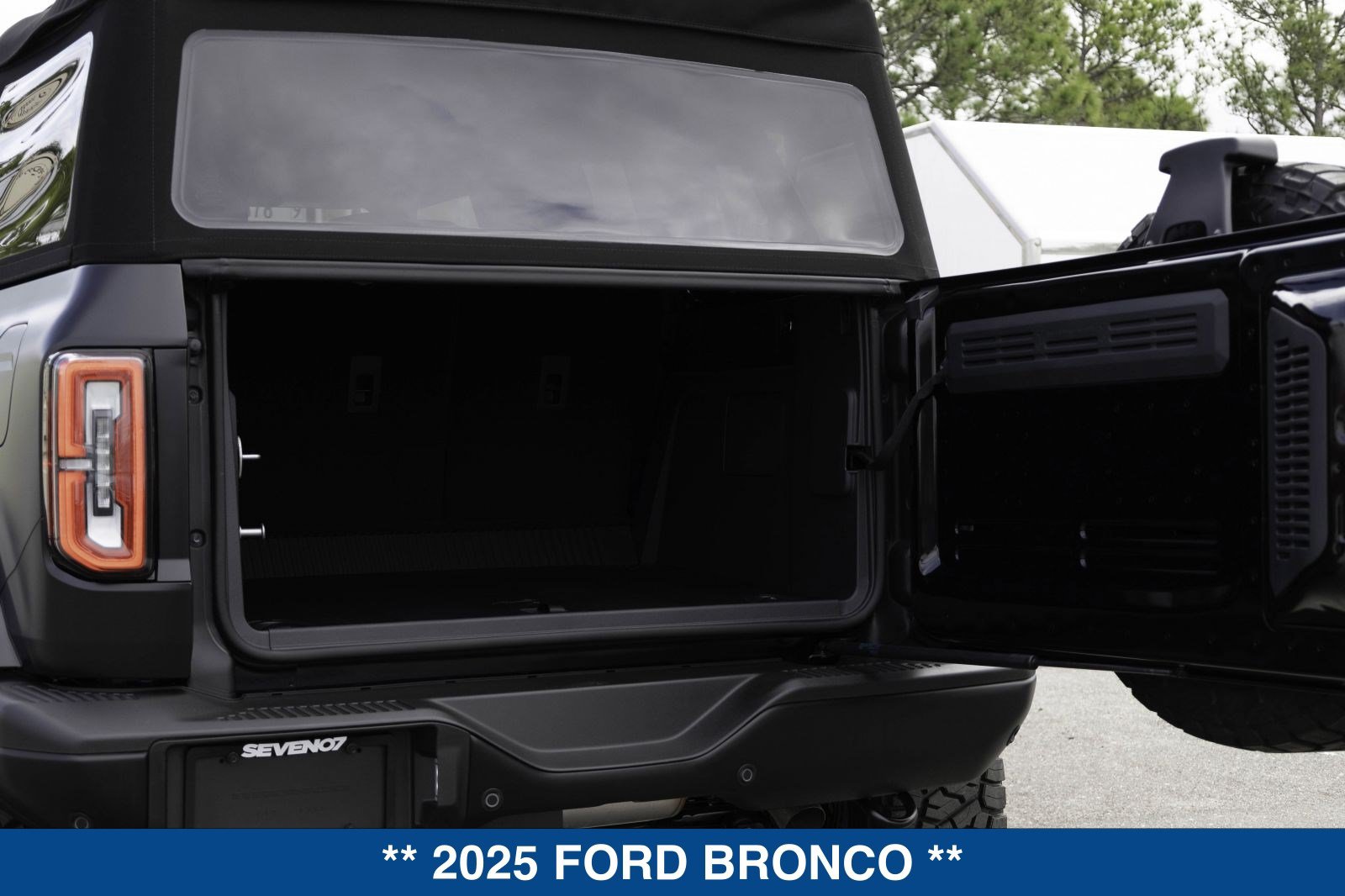 Used 2025 Ford Bronco Badlands AWD/4WD image 43