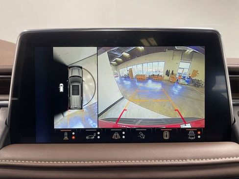 Used 2024 Chevrolet Suburban High Country w/ Advanced Technology Package image 17