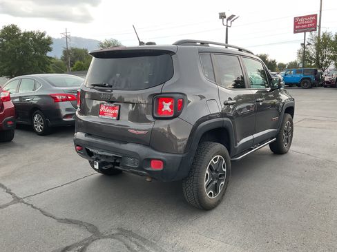Used 2016 Jeep Renegade Trailhawk w/ Premium Trailhawk Package AWD/4WD image 6