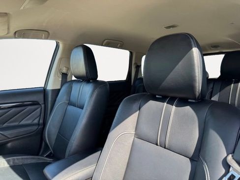 Used 2018 Mitsubishi Outlander SEL AWD/4WD image 18