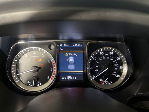 Used 2019 Nissan Titan SV w/ SV Convenience Package image 18