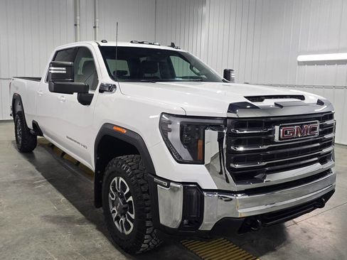 Used 2024 GMC Sierra 3500 SLE image 4