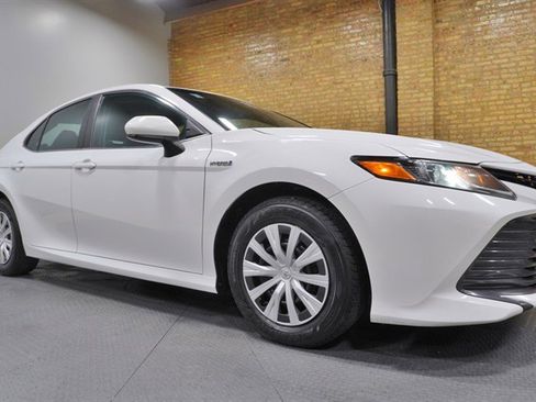 Used 2018 Toyota Camry LE image 8