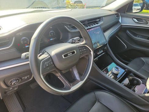 Used 2022 Jeep Grand Cherokee Limited AWD/4WD image 24