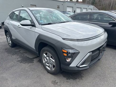 Used 2024 Hyundai Kona SE image 1