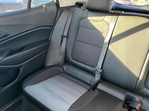 Used 2025 Chevrolet Trax LT image 35