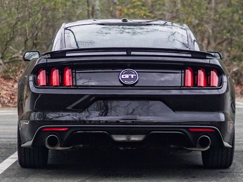 Used 2017 Ford Mustang GT Premium image 7