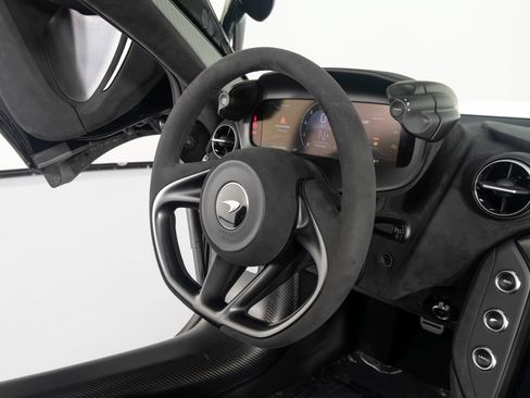 Used 2025 McLaren 750S Spider RWD image 31